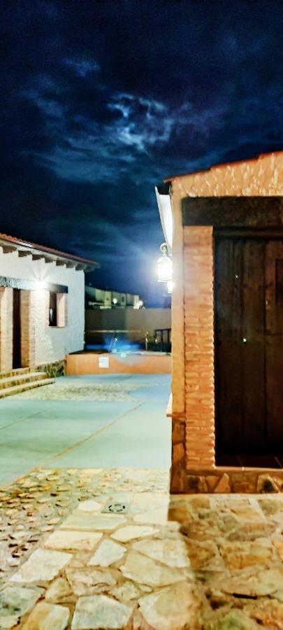 Los Montes Guest House Casas de Miravete Luaran gambar