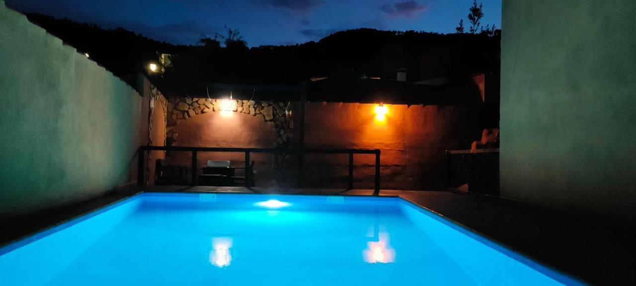 Los Montes Guest House Casas de Miravete Luaran gambar