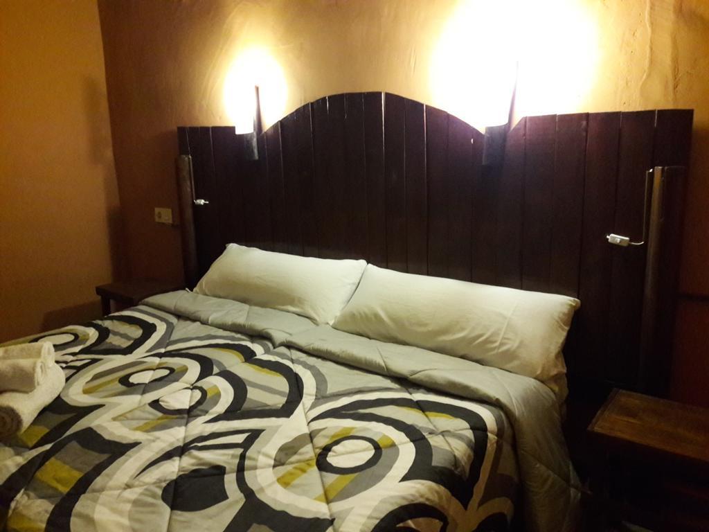 Los Montes Guest House Casas de Miravete Luaran gambar