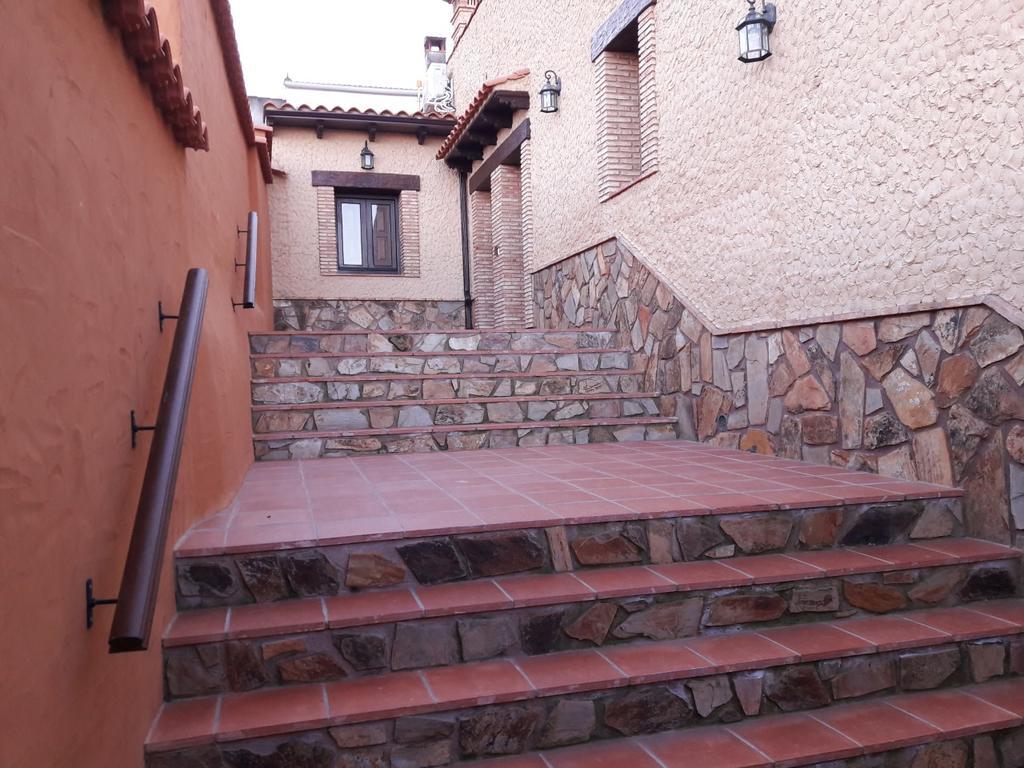 Los Montes Guest House Casas de Miravete Luaran gambar