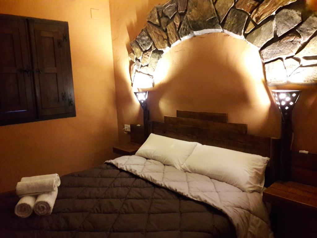 Los Montes Guest House Casas de Miravete Luaran gambar